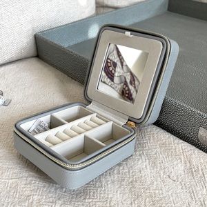 Brouk leather jewelry case